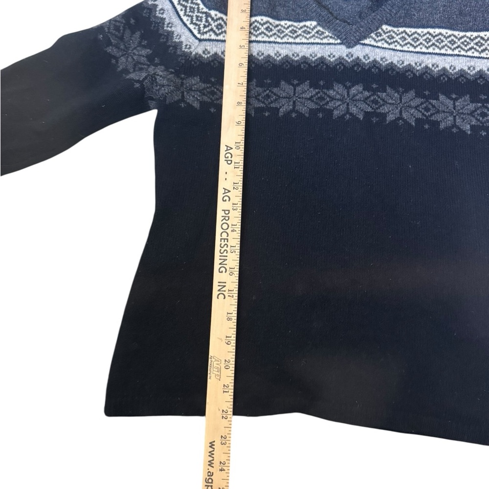 GAP 100% Lambswool Fair Isle Men’s Snowflake V-Neck Sweater M Gray Black Winter - Picture 5 of 7